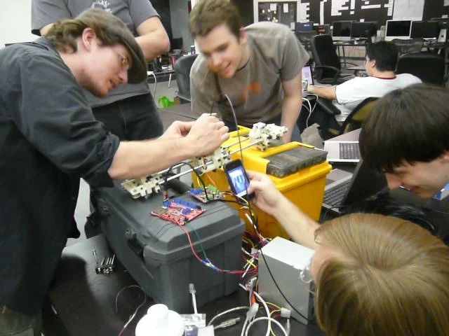 Jeremy, Rick, Zach, and Jacob building a RepRap at the prototypal HeatSync Labs